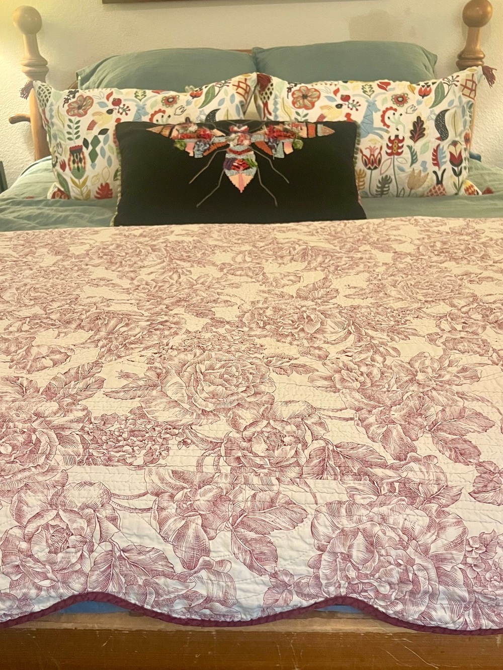 Sunham Home Queen Quilt Rose Floral Toile Scalloped Edge Cottagecore Bedspread